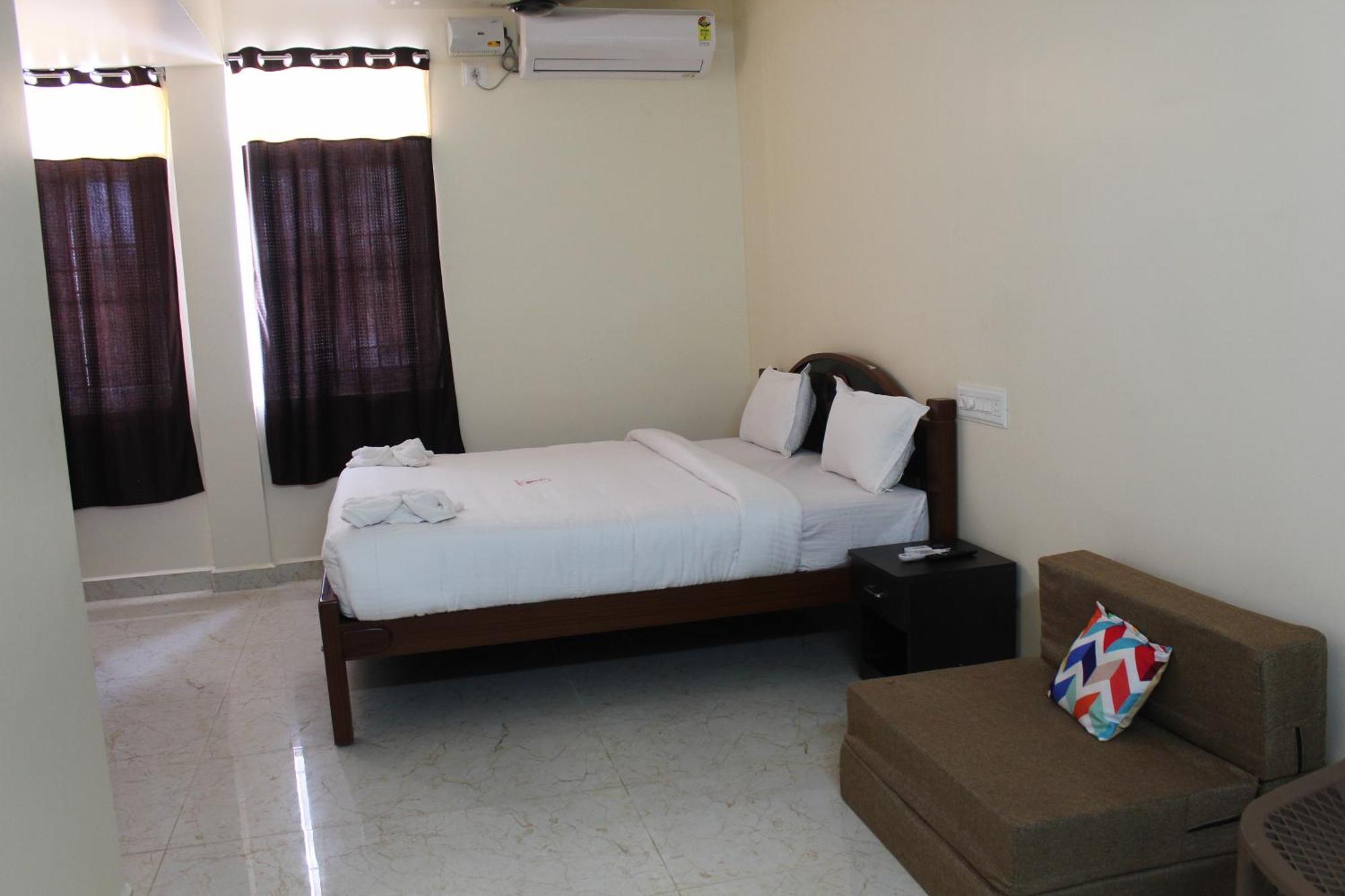 Kumaran Residency Hotel Dindigul Exterior photo